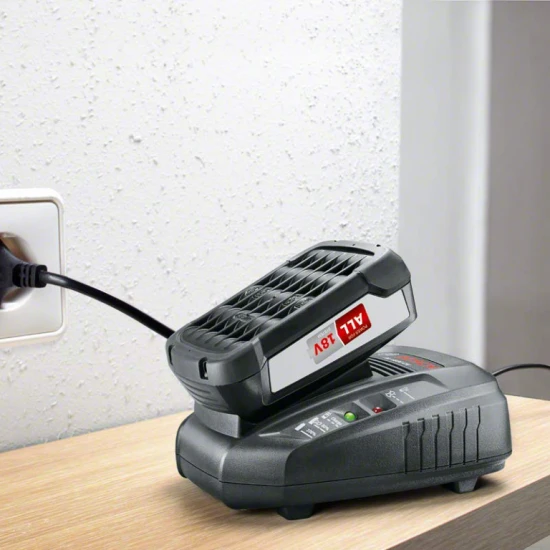 Bosch Батерия акумулаторна Li-Ion със зарядно устройство 18 V, 2.5 Ah - Батерии и зарядни