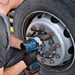 Bosch Гайковерт акумулаторен ударен без батерия и зарядно, 18 V, 1050 Nm, 3/4", GDS 18V-1050 H